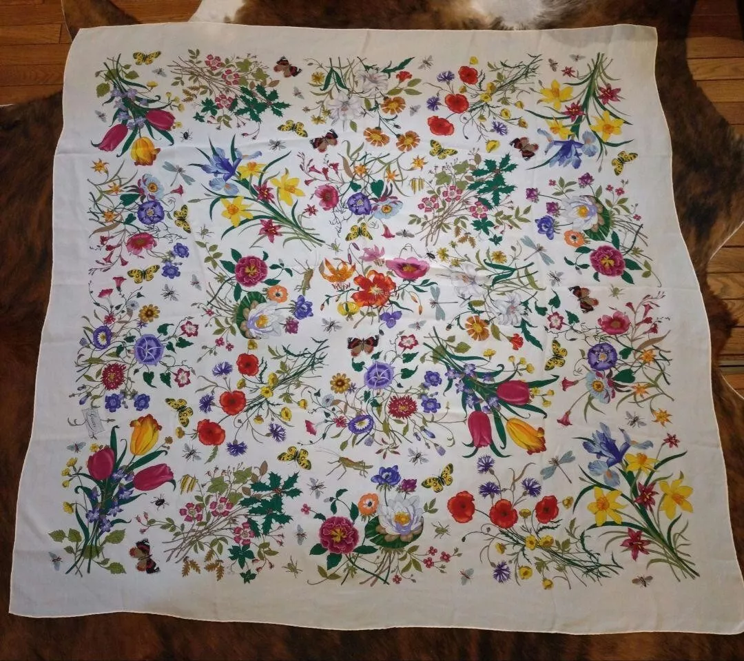 GUCCI foulard en soie grand motif floral 130 cm x 133 cm femme vintage multicolore occasion