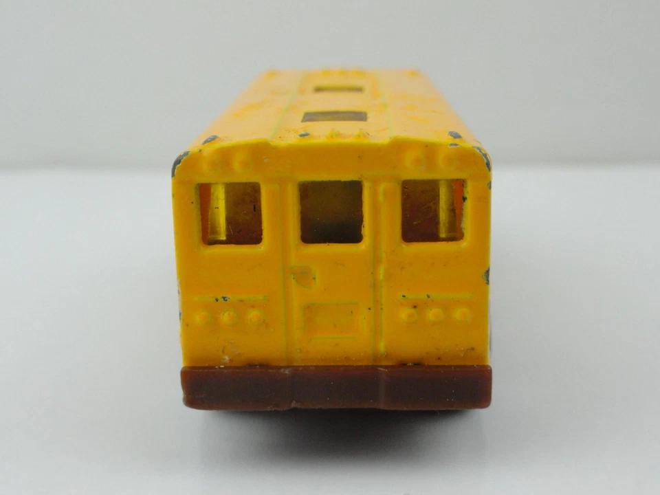 Matchbox Nickelodeon 2006 Bob Esponja Pantalones Cuadrados 2004 Autobús Escolar (Amarillo) con Ropa Foto 3 de 4