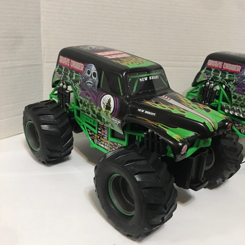 Nuevos camiones de radiocontrol Bright Grave Digger Monster Jam 1/10 sin controles remotos Foto 3 de 4
