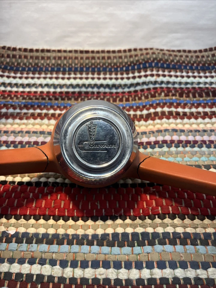 Chevrolet Corvair 1961 1962 1963 OEM volante de 2 radios botón de bocina Foto 3 de 4