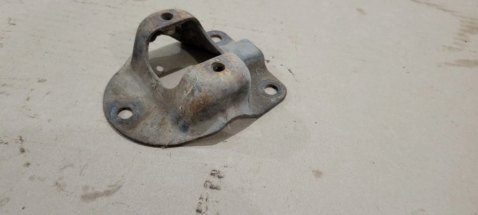 Soporte de montaje de tapa de torre de amortiguador Ford Mustang Mercury Cougar 1967-70 FOMOCO  Foto 3 de 4