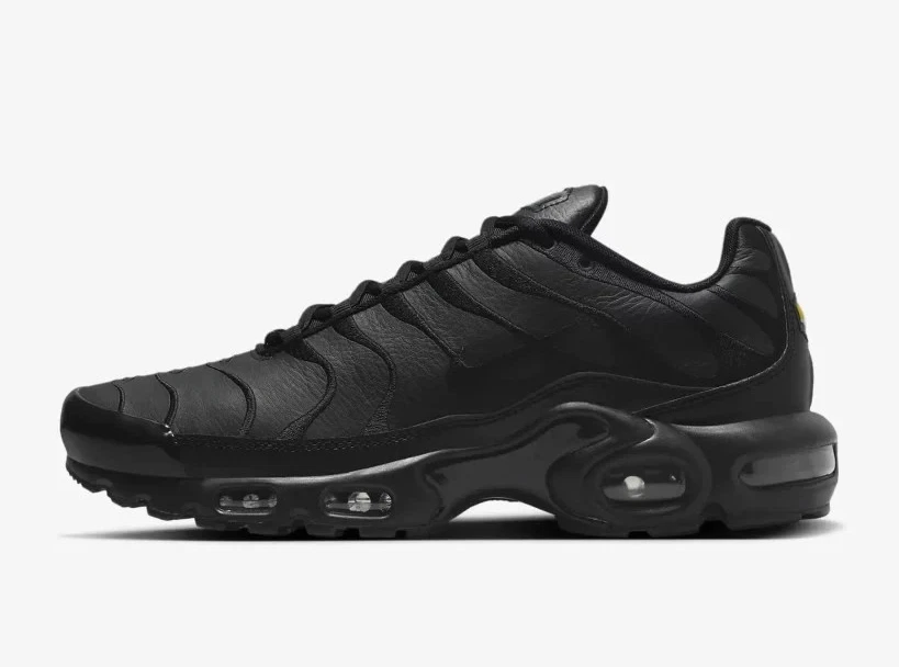 UK 10.5 EUR 45.5 US 11.5 ~ Nike Air Max Plus TN ‘Triple Black’ ~ AJ2029 001