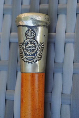 South Wales Borderers stout walking cane / swagger stick - Picture 4 of 12