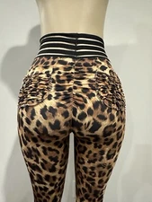 Leggings Size Small scrunch bum leggings Leopard Print Chetah High Rise