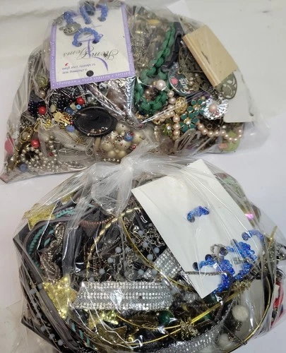8+ Lbs Vintage Now BROKEN Mixed Costume Jewelry For Crafts Repair Repurpose