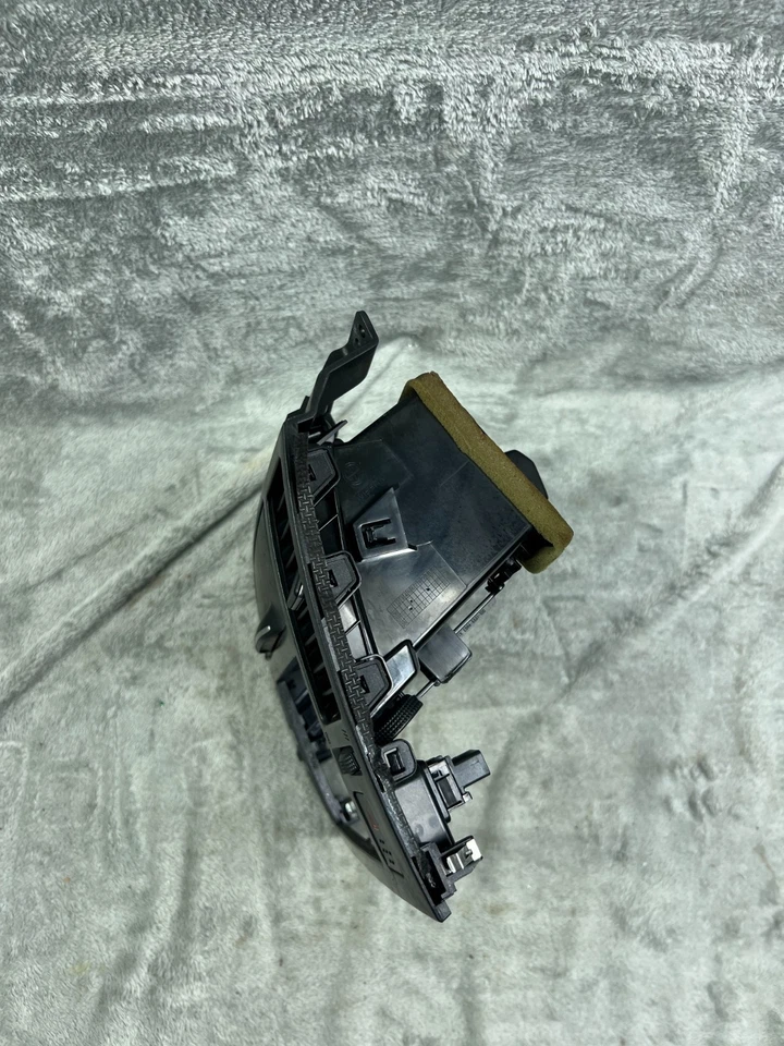 2007-2012 NISSAN VERSA Center Dash Radio Hazard Trim Bezel Air Vents OEM - Image 4 of 4