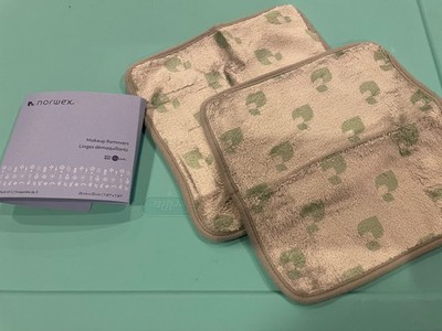 Makeup Removers, leaf (set of 2) New In Package