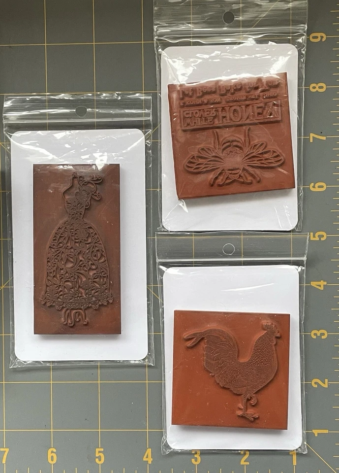 深红色橡胶艺术邮票未安装公鸡蜂蜜蜂或礼服形式 ~ 您可挑选 — 第 2/2 张图片