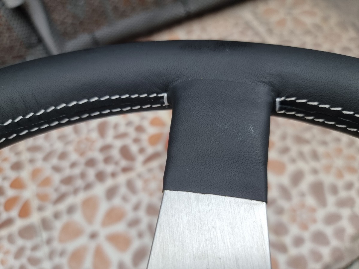 コ*ク様 MOMO \"Jacky Ickx\" steering wheel 少し rare vintage MOMO Jacky Ickx signed 1979 Leather Silver