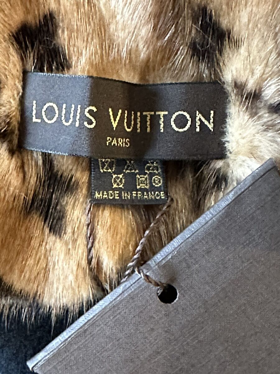 LOUIS VUITTON Monogram Mink Scarf 35690