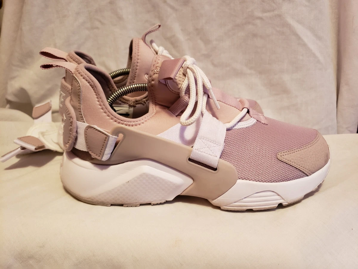 Nike Air Huarache City Women's Shoe.