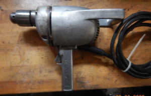 VINTAGE MALL SPADE HANDLE ELECTRIC DRILL WITH CHUCK KEY