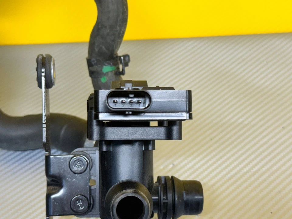 2022-2025 JEEP GRAND WAGONEER КЛАПАН ОХЛАЖДАЮЩЕЙ ЖИДКОСТИ СО ШЛАНГАМИ OEM 68618177AA - Изображение 3 из 4