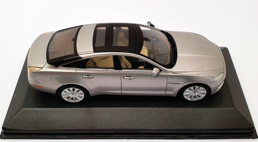 Atlas Editions 1/43 Scale Model Car 4 641 124 - Jaguar XJ - Silver - Image 4 of 4
