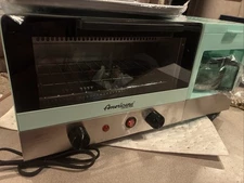 3-in-1 Breakfast Station Toaster Oven 4-Cup Coffeemaker Griddle 500W Timer New