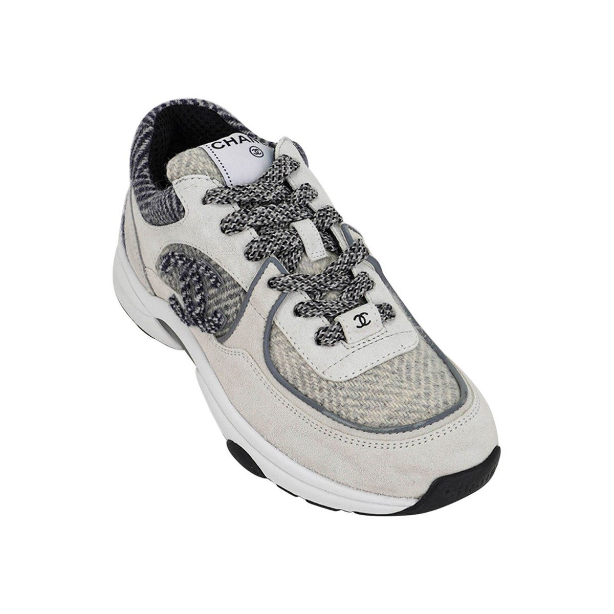 CHANEL スニーカー 37 LIGHT GREY Chanel Sneakers 37 - LVLENKA Luxury Consignment