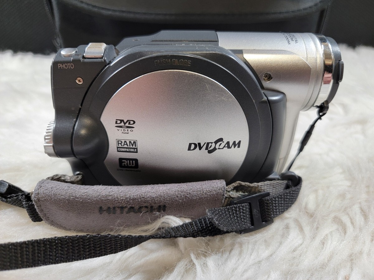 Hitachi DZ-BX35A DVD Camcorder with 25x Optical Zoom, Bundle