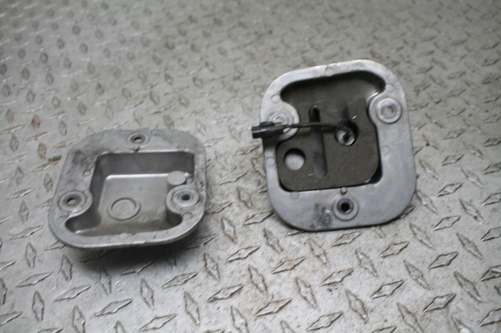 02 Kawasaki ZX1200 ZX12R Frame Body Intake Air Box Filter Cleaner