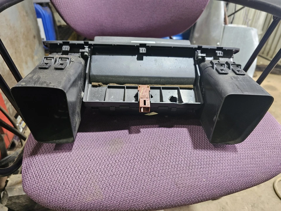 Reloj de tablero central Subaru Legacy Outback 2005-2009 ventilaciones Cubby OEM 85201AG200 Foto 3 de 3