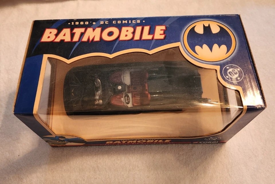 Batmobile 1960's DC Comics 1:24 Scale Die Cast Corgi 2005 - MISB - Image 4 of 4