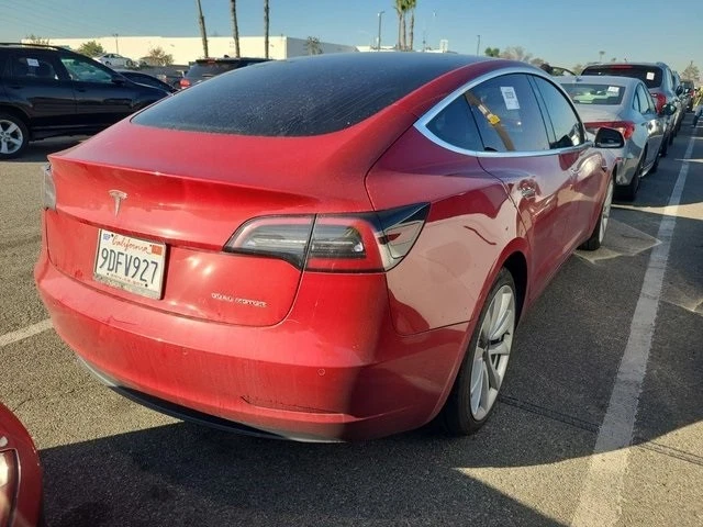 Tesla Model 3 2018 largo alcance Foto 3 de 4