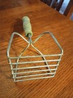 ANTIQUE SQUARE WIRE POTATO MASHER WITH GREEN WOOD HANDLE RUSTIC KITCHEN U.S.A. — photo 3