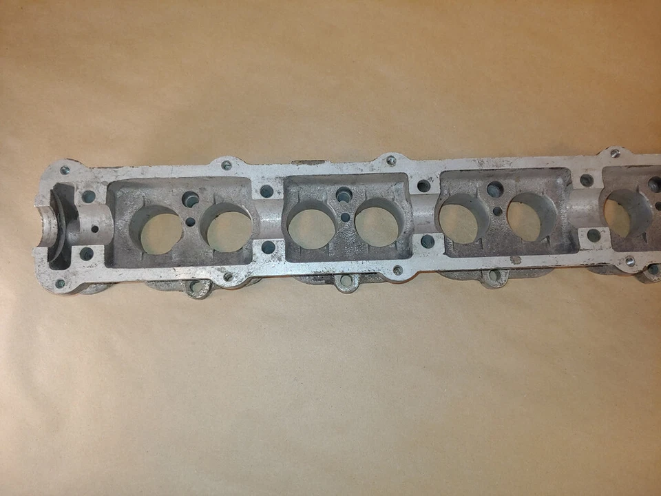 Оригинальный корпус распределительного вала головки блока цилиндров Jaguar XKE XJ12 XJS V12 P291190 - Изображение 2 из 4