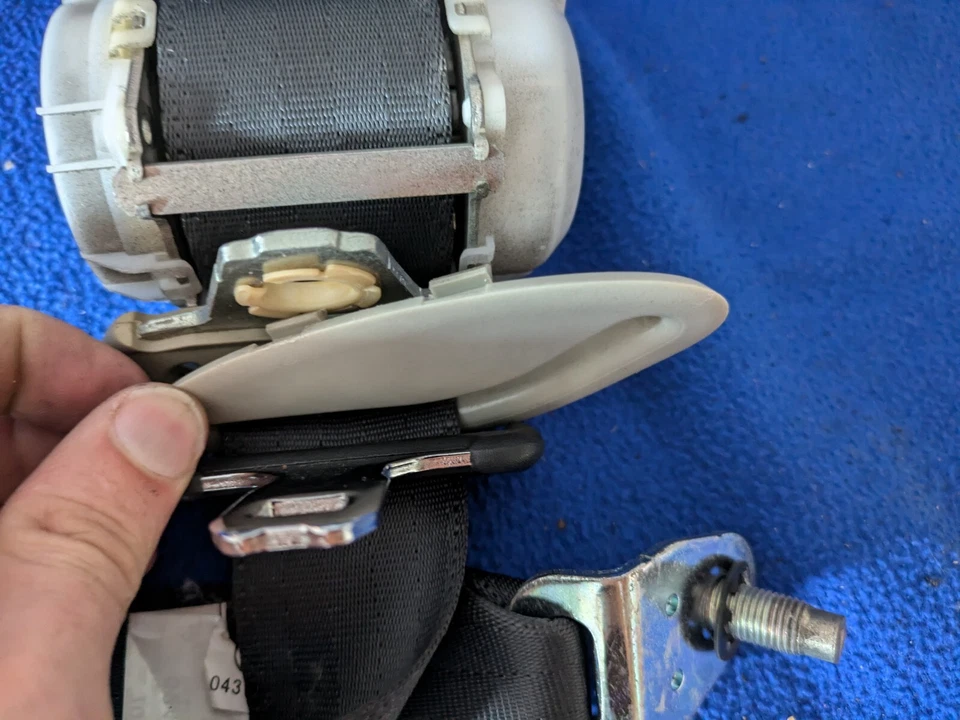 08-14 Infiniti G35 Coupe Q60 conjunto de cinto de segurança traseiro direito 88844-JK65B preto - Imagem 3 de 4