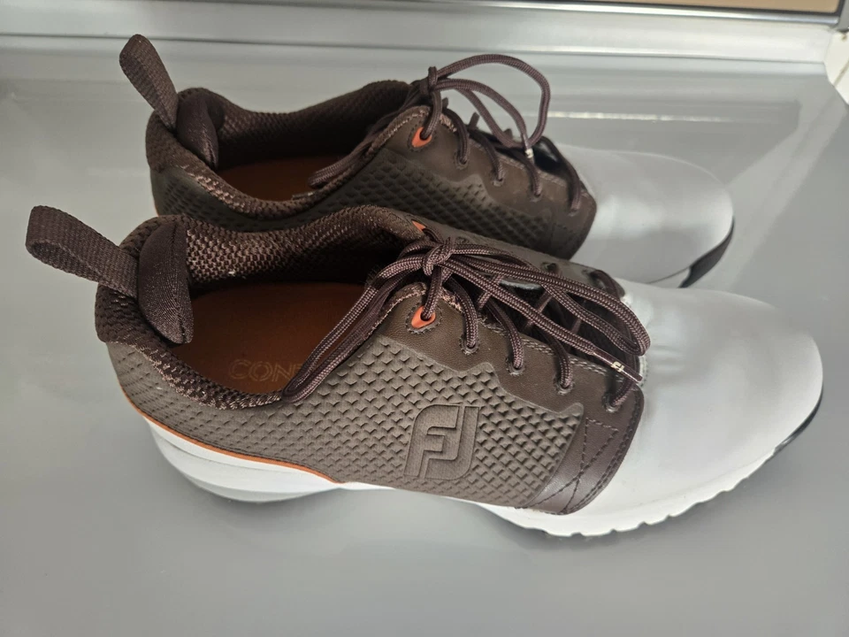 Zapatos de golf FootJoy Contour, talla 9 - marrón/blanco Foto 2 de 4