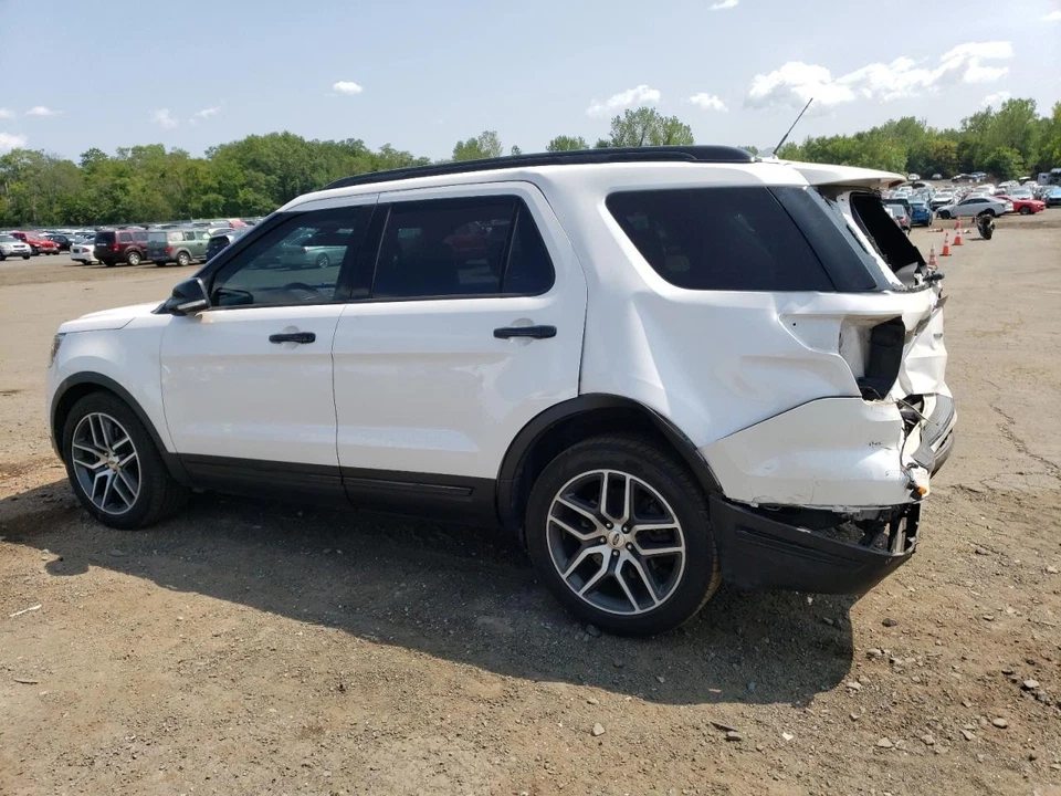Used Front Left Door Assembly Front fits: 2018 Ford Explorer Sport w/o memory dr - Imagem 2 de 4