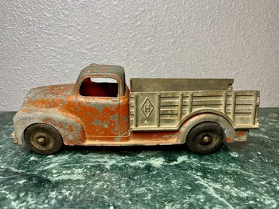 Mid-Century Die Cast Hubley #452 Kiddie Toys Red Truck made in Lancaster Pa *USA