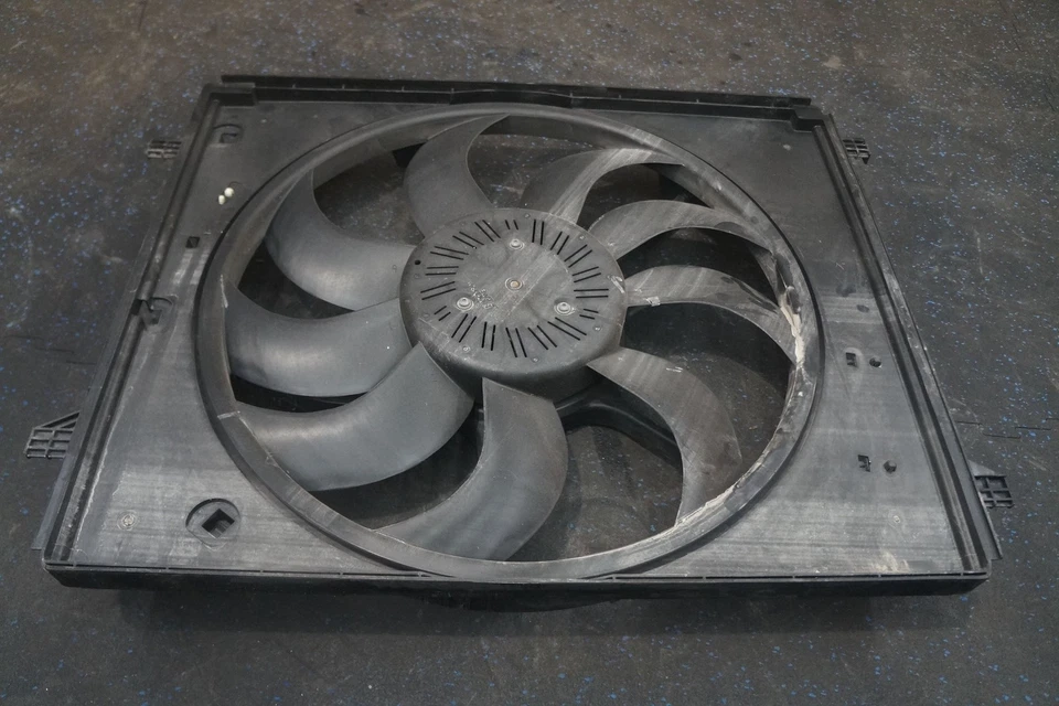 Motor ventilador radiador eléctrico 670009822 OEM Maserati Quattroporte 2014 Foto 3 de 4