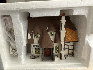 DEPARTMENT 56 DICKENS VILLAGE OLIVER TWIST MAYLIE COTTAGE LIGHTED CHRISTMAS