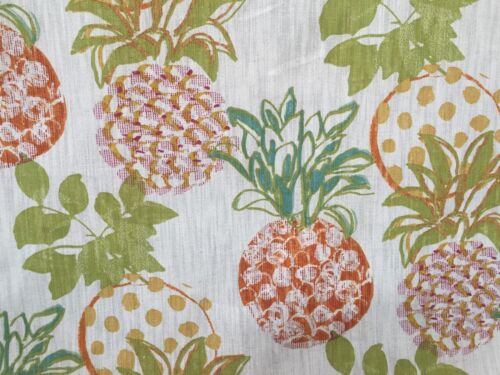 TELA DE MEZCLA DE LINO CON TEMA DE FRUTA RICHLOOM PIÑAS DE ARBOLEDA POR YARDA 54" W - Imagen 2 de 4