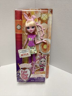 Ever After High Archery Club Bunny Blanc NIB **DAMAGED BOX**
