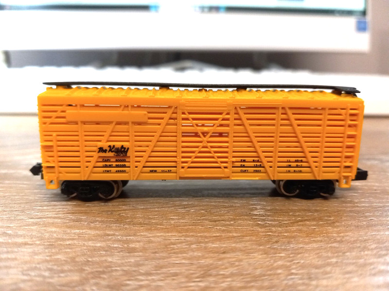 MODEL POWER, N SCALE. 40' STOCK CAR. KATY. W/METAL WHEELS FREE SHIPPING. no.2