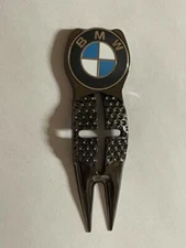Crosshairs Divot Tool & 1" BMW 'Tour Championship' Flat Coin Style Golf Marker
