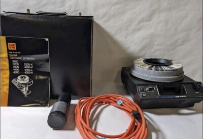 Kodak 4600 Carousel Slide Projector with Zoom Lens Case & 140