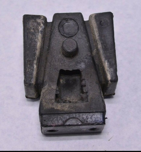 Johnson Evinrude Outboard 1983 90HP Lower Rubber Mount 391709 (E7-3)