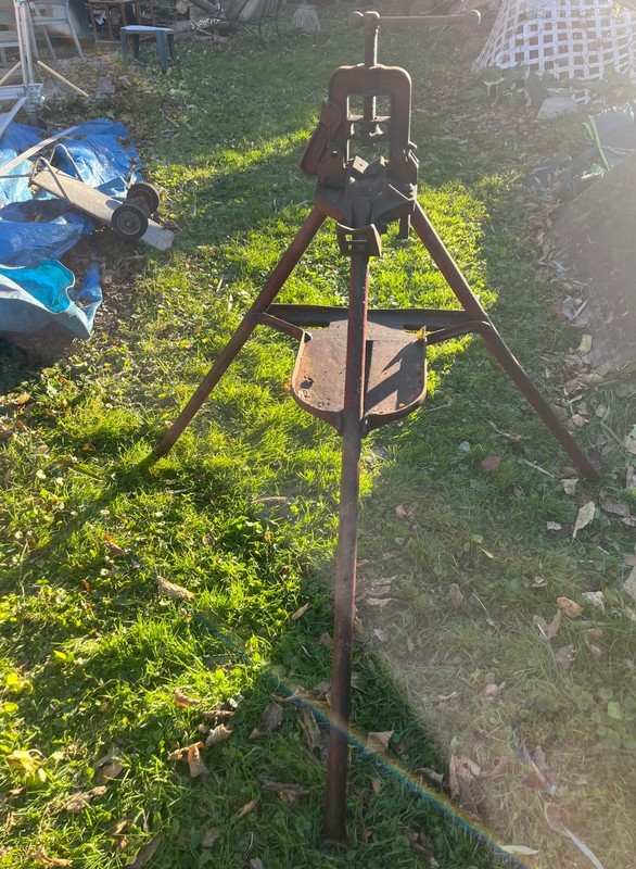 A REED Tristand Portable Yoke Pipe Vise 1/4” To 2-1/2"