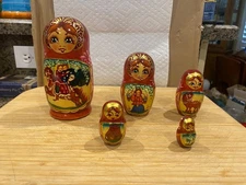 VINTAGE WOODEN RUSSIAN  HAND-PAINTED MATRYOSHKA  5 PIECE RUSSIAN NESTING DOLL-6"