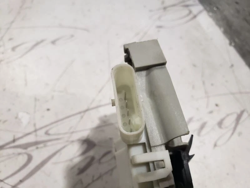 Audi S5 B9 18-20 Front Right Door Actuator OEM 19 2020 2019 2018 - Image 4 of 4