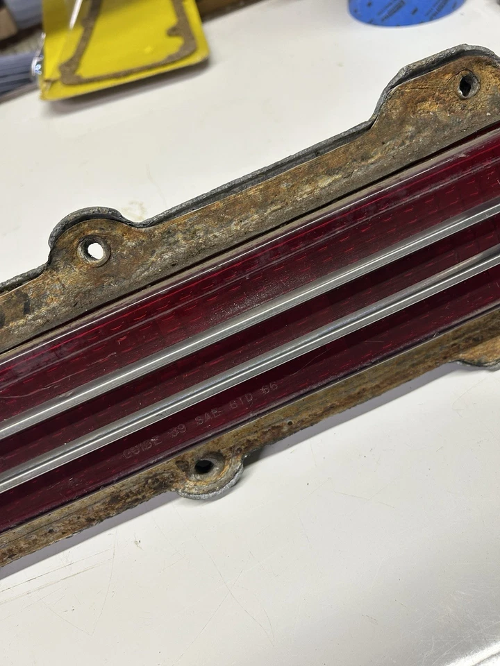 66 Oldsmobile Toronado luz trasera lente lámpara carcasa derecha o derecha Foto 4 de 4