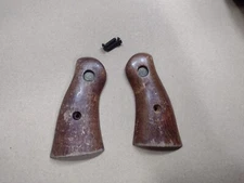 NEF New England R73 .32 H&R magnum Square butt grips original (2143)