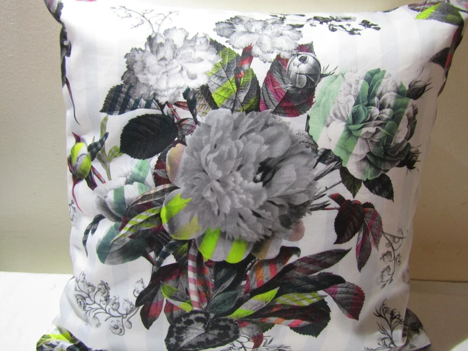Designers Guild & Christian Lacroix Fabric Parvenue Rosee Cushion Cover D2 — 第 3/4 张图片