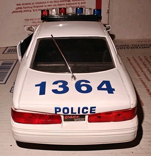 Motor Max NYPD Die-Cast Ford Crown Victoria Car Series 76102, 1:24 Scale - Picture 3 of 8