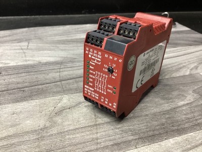 ALLEN BRADLEY MSR138DP SER B GUARD MASTER SAFETY RELAY 440R-M23143 #300N121