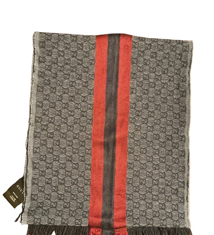 🧣 古驰 GG Monogram 羊毛和丝绸围巾 – 灰色带红色和海军蓝条纹 — 第 3/4 张图片