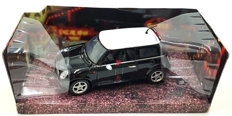 Motormax 1/18 Scale - 73114 - MINI Cooper - Black/white - Image 3 of 4