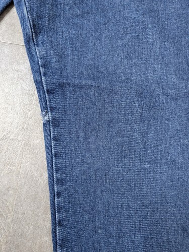 New Wrangler Rugged Wear Men's Relaxed Fit Jeans Size 36x34 Blue Dark Denim - Picture 2 of 9